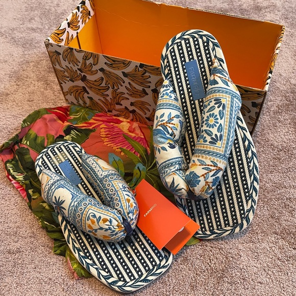 Farm Rio Puffy sandals - Picture 1 of 1